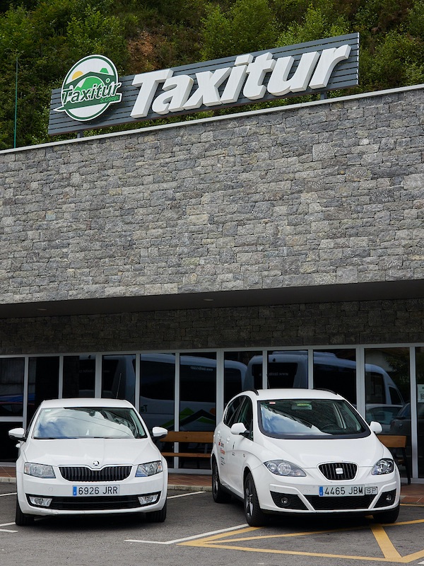 Vehiculos Taxitur Lagos de Covadonga Taxis de Taxitur Cooperativa Lagos de Covadonga